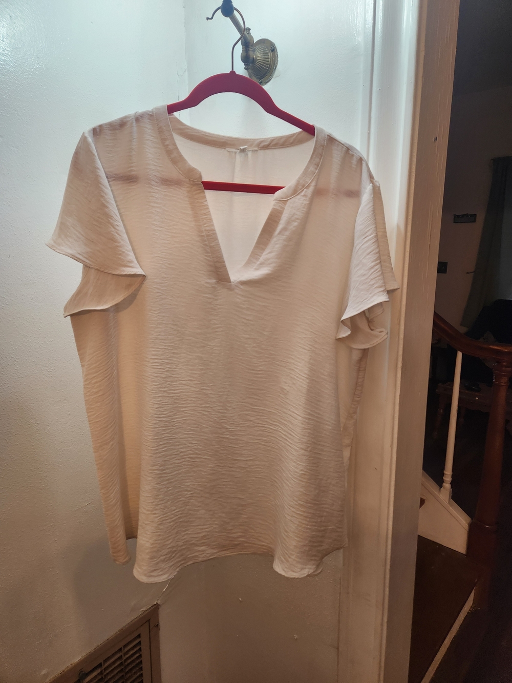 Women’s White Short Sleeve V-Neck Top